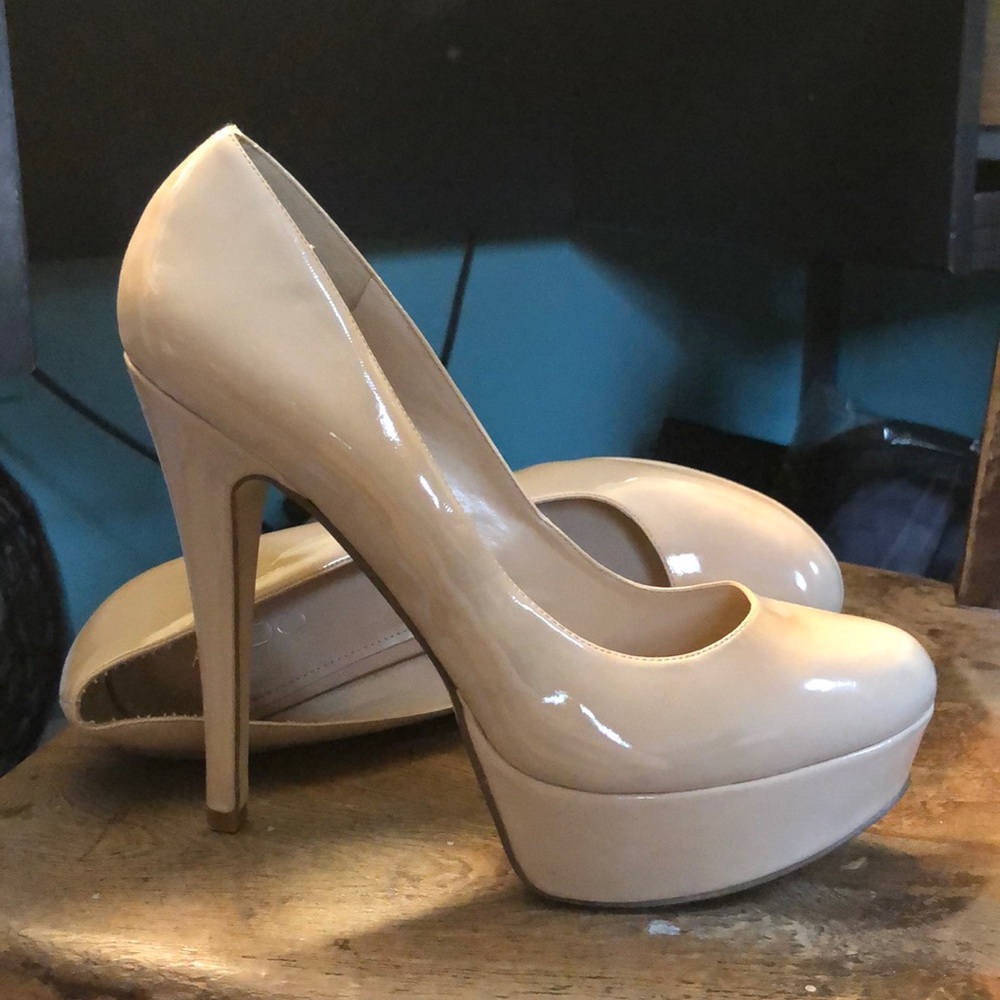 Size 11 Aldo nude platform pumps